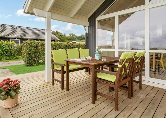 2 Bedroom Front In *