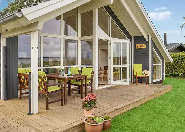 2 Bedroom Front In Sjolund