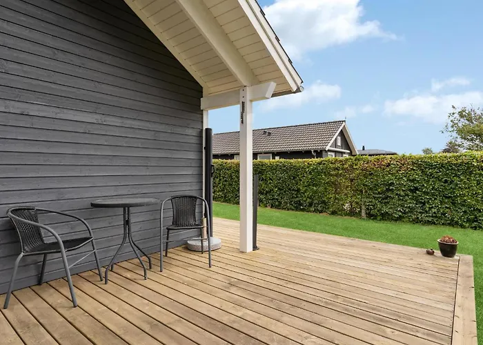 2 Bedroom Front In * Sjolund