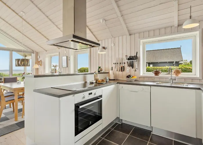 2 Bedroom Front In Prázdninový dům *