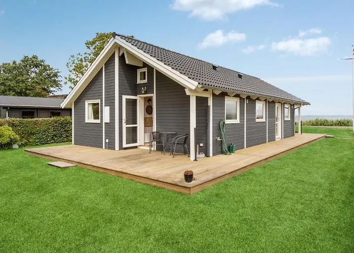 2 Bedroom Front In *