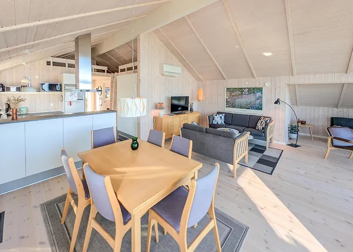 2 Bedroom Front In * Sjolund