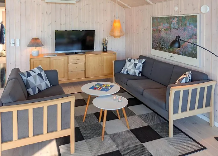 2 Bedroom Front In Prázdninový dům Sjolund