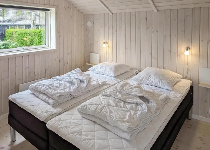 2 Bedroom Front In Sjolund